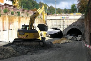  5  View of the western pre-cut with the portal of the main tunnel on the left and the portal of the evacuation tunnel on the right. The evacuation tunnel becomes narrower after a 10 m long starting block to form the small 20 m² cross-section, which is only partly negotiable  