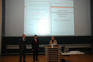  President Prof. Merith Niehuss presents Prof. Konrad Bergmeister with the honorary doctorate 