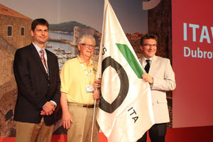  Last year in Dubrovnik: Davorin Kolić (on the right), President of ITA Croatia, handed over the ITA flag to Mike Smithson (on the left, WTC 2016 ExCo) and William Edgerton (UCA of SME Chair) | 