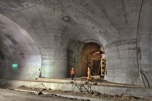  The transition into the transverse smoke-extraction gallery from the main tunnel 