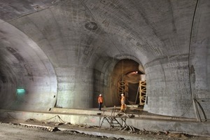  Übergang in den Entrauchungsquerschlag vom Haupttunnel aus 