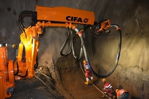  Für den Zementguss hat die technische Leitung der Arge Strabag/Salini-Impregilo die Spritzbetontechnologie von Cifa gewählt 