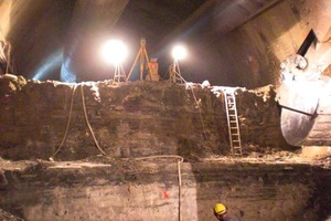  10  Follow-up bench and invert excavation in the main tunnel 