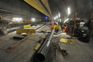  Baustelle Sigirino: Sohleneinbau in der Oströhre  