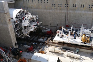  	Assembling the TBM for the west tube. The second drive began at the end of September 2016 