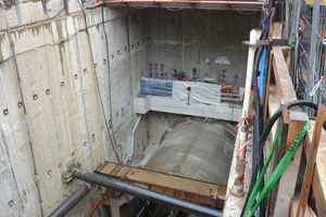  Der Startschacht der zweiten Tunnelröhre der Wehrhahn-Linie. Die Vortriebsarbeiten dieses Bauabschnitts wurden im Dezember 2011 abgeschlossen | 