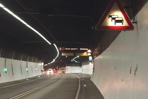  <div class="bildtext">Der in den 1980er Jahren errichtete Heslacher Tunnel erhielt eine sicherheitstechnische Nachrüstung mit Beleuchtungs-, Brandschutz- und Lautsprecheranlagen sowie eine neue Tunnelwandbeschichtung.</div> 