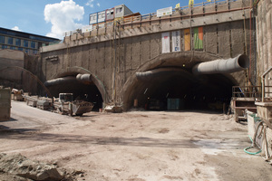  Die Baustelle des Nordkopfs des neuen Stuttgarter Hauptbahnhofs im August 2016: Der Nordkopf befindet sich seit Dezember 2012 im Bau und beherbergt Kreuzungs- und Verzweigungsbauwerke, die die zukünftige Bahnsteighalle mit dem Tunnel Bad Cannstatt und dem Tunnel Feuerbach verbinden werden 