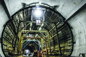  The outer support layer of the Scheibengipfel Tunnel was secured with steel arches, rock bolts, steel mesh and shotcrete, the inner lining consists of waterproof concrete | 