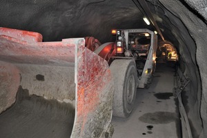  The LH307 tunnel loader has 6.7 t loading capacity 