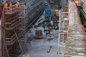  Construction pit for the Eppenberg Tunnel portal at Wöschnau  