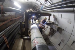  	Installing the pipe column in the tunnel 