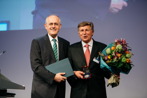  Dr. Karl Morgen (rechts) erhielt die Emil-Mörsch-Denkmünze aus den Händen des DBV-Vorsitzenden Klaus Pöllath 