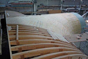  Lining with wooden shuttering on the boundary in the single-curvature zone 
