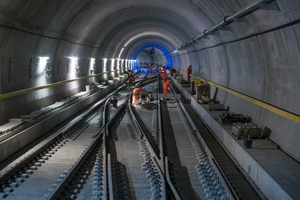  Working on the Weinberg Tunnel’s railway track 