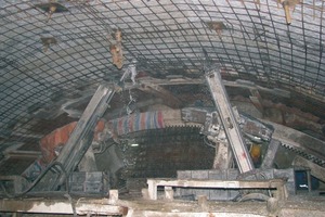  9 The Robbins 12.43 m Main Beam TBM at Jinping-II is currently excavating at rates of up to 128 m per week using a program of rock bolts and wire mesh 