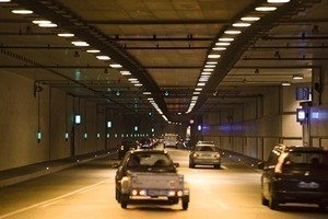  Stadt-/Autobahntunnel unter den&nbsp; Start- und Landebahnen des Flughafens Tegel – Blick in eine der beiden Röhren 