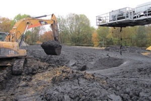  The clayshale rock was transformed into a mud by large quantities of water added to the cutterhead 