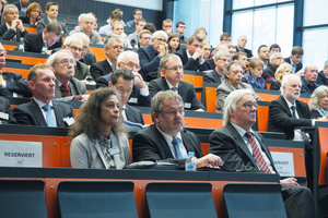  150 Gäste nahmen am Forum Tunnelbau der RWTH Aachen University teil. Vordere Reihe, von links: Sonja Ziegler, Prof. Martin Ziegler, Prof. Aloys Krieg 