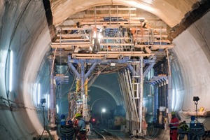  Zügiger Arbeitsfortschritt auch beim Umbau des Schalwagens auf den signifikant verjüngten Tunnelquerschnitt nach dem 14. Betonierabschnitt 