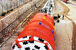  TVM mit 4,88 m Bohrkopfdurchmesser vor dem Start in den Pinglu Tunnel 