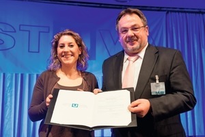  Awarding the prize during the gala evening 