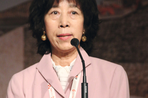  Koichi Ono’s widow Masako accepting the ITACET Award bestowed posthumously 