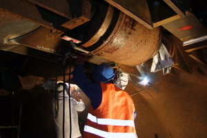  Preheating and welding the web plates to the tunnel shell 