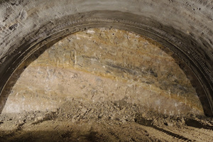  Crown face in the stratified (on the left) and massive facies (on the right) of the White Jura 