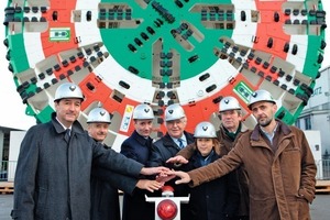  The client‘s representatives and guests shown with Dr. Martin Herrenknecht (center) at the handover ceremony for the new EPB machine  