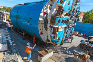  Onsite First Time Assembly was used for the refurbished Robbins EPB on a narrow jobsite. JCM North Link installed the cutterhead in November 2014 