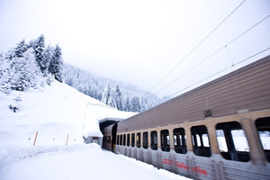  The Rhaetian Railway’s Vereina Tunnel will also provide district-heating apart from acting as an all-year round transport link as from 2015: water gushing forth at the north portal is to be exploited for generating geothermal energy 