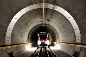  InterRegio Luzern-Engelberg im 4043 m langen Engelbergtunnel im Zahnradbetrieb 