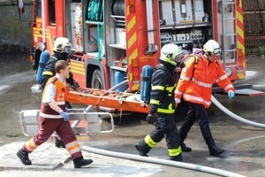  Reale Löschübung mit multidisziplinären Einsatzkräften beim Übungsszenario „Brand in Tiefgarage mit eingeschlossenen Personen“ 