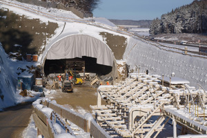  Assembling the vault formwork carriage: Forced break on account of the elements 