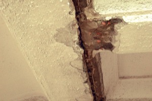  Damage to the old ceiling 