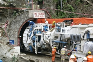  Für den Vortrieb des Olmos Tunnels in den Anden Perus wurde in 2007 eine Robbins Main Beam TVM eingesetzt. Mit einer Überlagerung von über 2000 m ist dies der zweittiefste Tunnel der Welt 