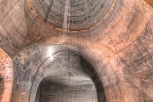  View from the transverse smoke-extraction gallery toward the main tunnel and into the 130 m deep smoke-extraction shaft simultaneously 