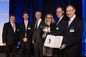  16) STUVA board chairman Prof. Martin Ziegler (on far left) and STUVA CEO Dr.-Ing. Roland Leucker (far right) celebrated the award with the Wehrhahn Line winning team (from left): Dipl.-Geol. Ingo Pähler, department manager, Office for Traffic Management, Düsseldorf; Dipl.-Ing. Gerd Wittkötter, project manager Wehrhahn Line; Dipl.-Ing. Andrea Blome, office manager, Office for Traffic Management, Düsseldorf; Dr.-Ing. Stephan Keller, city councillor of the regional capital of Düsseldorf | 