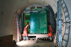  1  Installing the cross-passage doors in the Amsteg TA 