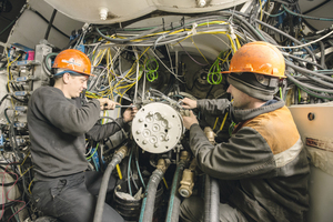  Einsatz auf  verschiedenen Baustellen: Tunnelbauspezialisten bereiten eine Tunnelbohrmaschine für ihren erneuten Einsatz unter Tage beim Moskauer Metro-Projekt 