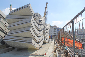  Five standard segments and a keystone with a width of 1.4 m form a tunnel ring. Altogether, 11 497 complete rings will be placed for the metro’s mechanized drives 