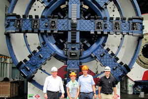  Anna-Lena and Lutz Hammer (centre) at the Herrenknecht plant in Guangzhou/China 