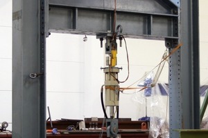  3 Hydropulser for testing superstructural components 