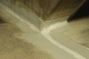  Die Fugen- und Haarrisse zwischen Wand und Boden in den Lüftungsschächten wurden mit dem Sikadur Combiflex SG System abgedichtet. 