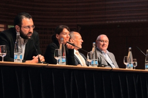  Podiumsdiskussion mit den Referenten (von links): Dr. Stefan Moser (Vorstand FGU), Öncü Gönenç (Yapı Merkezi), Dr. Karin Bäppler (Herrenknecht), Dr. Renzo Simoni (AlpTransit Gotthard), Bo Larsson (Swedish Transport Administration), Tohmas Fries (Nagra – Nationale Genossenschaft für die Lagerung radioaktiver Abfälle) und Christian Zimmermann (Ulrich Imboden AG) | 