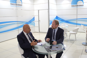  Prof. Dr. Nuh Bilgin (links), Vorsitzender der Turkish Tunnelling Society, im Gespräch mit tunnel-Redakteur Marvin Klostermeier 