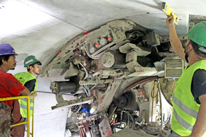  Drive towards Veysel Karani: placing the segments in the tunnel 