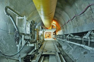  Der Fasermörtel-Spritzbeton stützte und stabilisierte die Tunnelwände sogar in Verwerfungszonen und losem Gestein
 