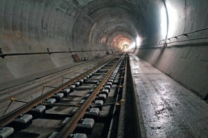  Einbau der Fahrbahn im Gotthard-Basistunnel 
